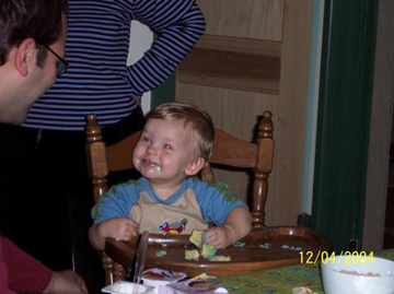 gus_cakey_smile_120404.jpg