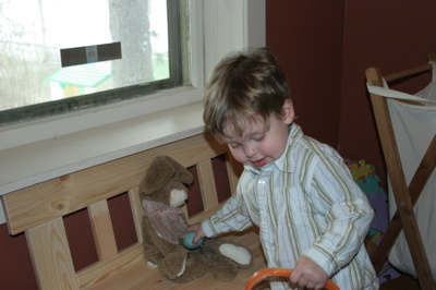 gus_egg_1_041606.jpg