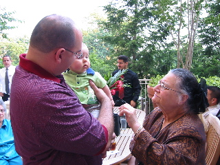 gus_emilio_mom_070204.JPG